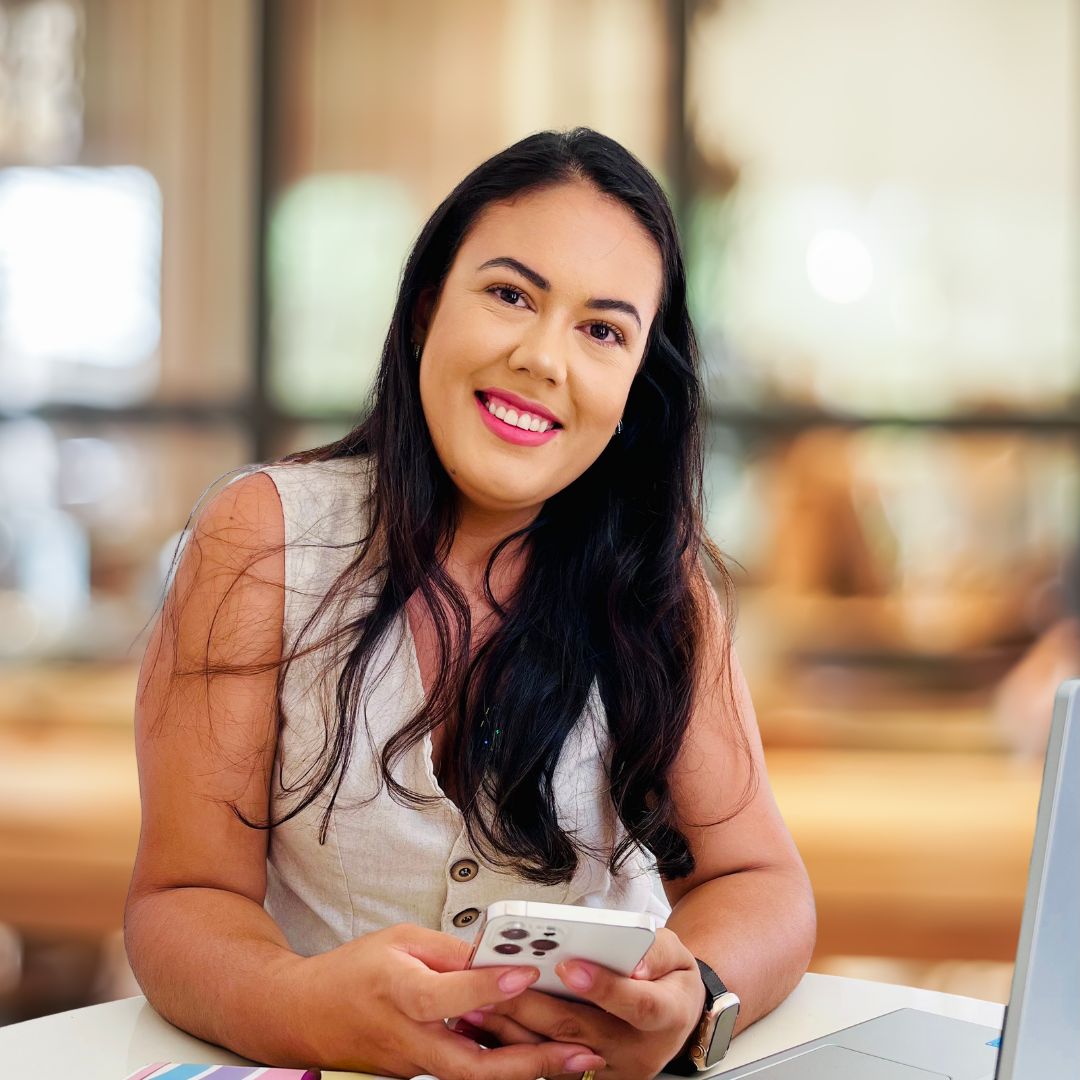 Adriana Silva: rotina flexível e microcrédito para produzir itens personalizados de papelaria em Nossa Senhora do Socorro. As mulheres representam 68,3% dos microempreendedores atendidos pelo Crediamigo em Sergipe. (Foto: Acervo Adriana Silva)