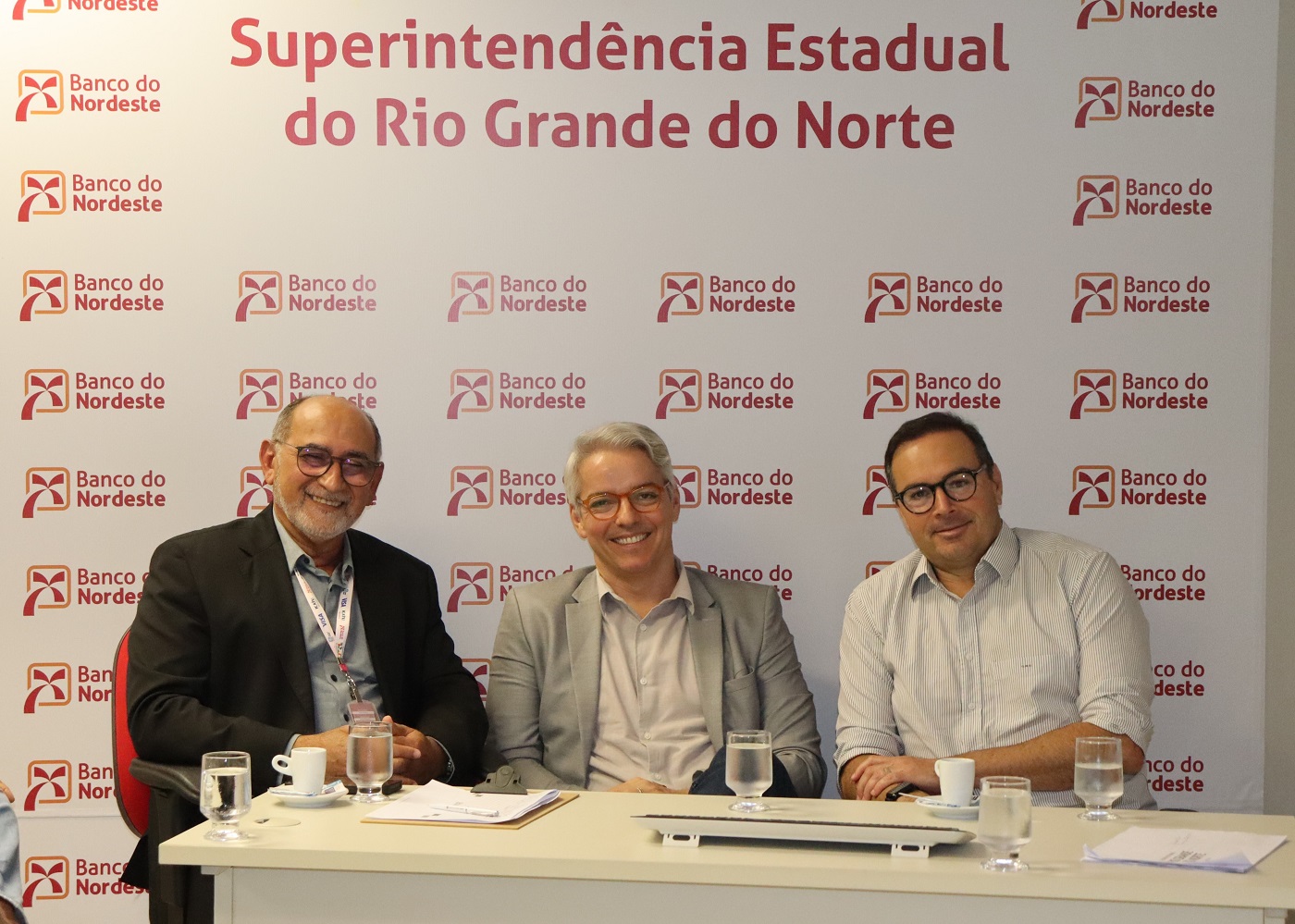O anfitrião Jeová Lins recebe os secretários de Desenvolvimento Econômico Lahyre Rosado Neto e de Agricultura Guilherme Saldanha