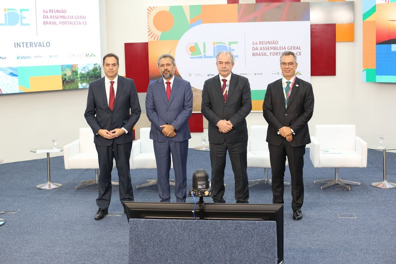 Paulo Câmara, Elmano de Freitas, Aloizio Mercadante e Edgardo Álvarez participaram da abertura do evento.