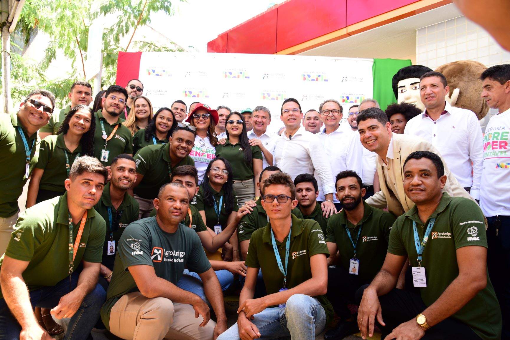 PI Comitivas BNB, MDS, prefeitura local, agentes e clientes durante inauguração da nova unidade Agroamigo