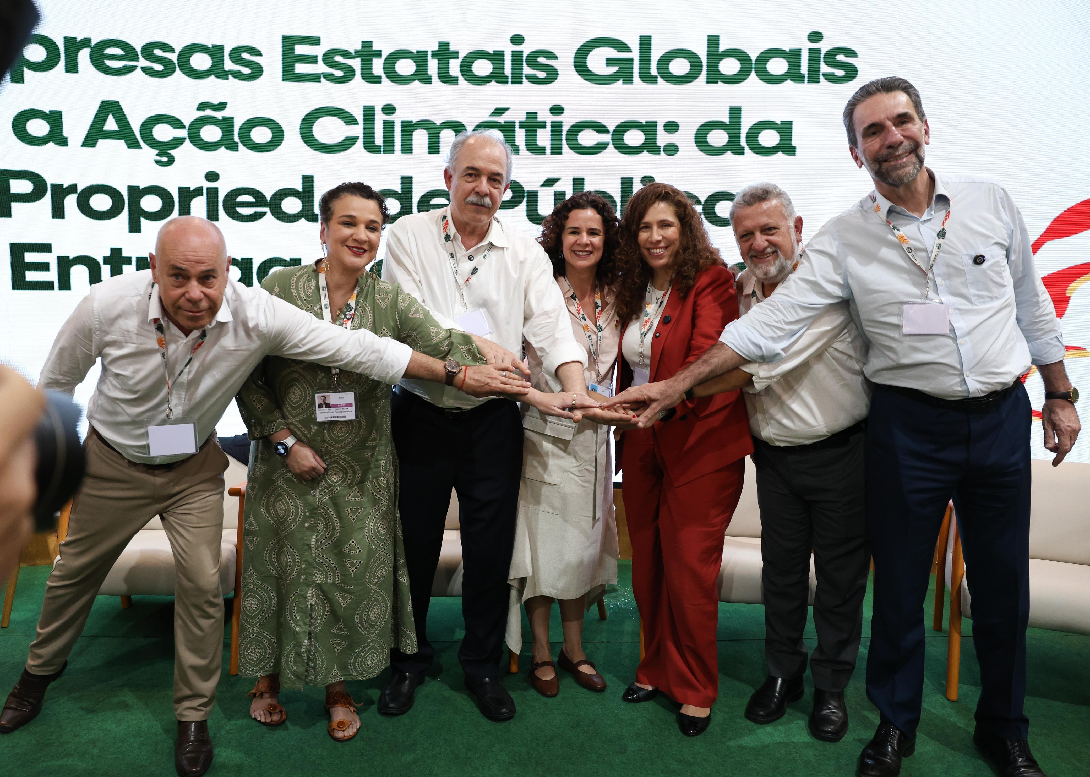 Representantes de empresas estatais brasileiras reunidos durante a COP em Belém