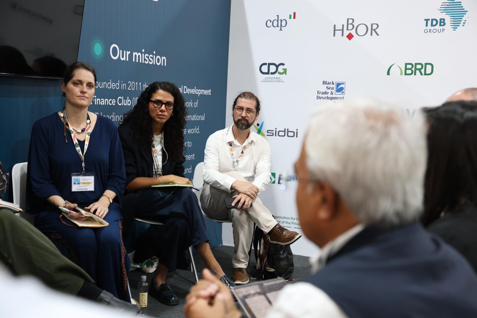 Kleber de Oliveira (d) falou da importância de projetos aderirem a padrões de sustentabilidade