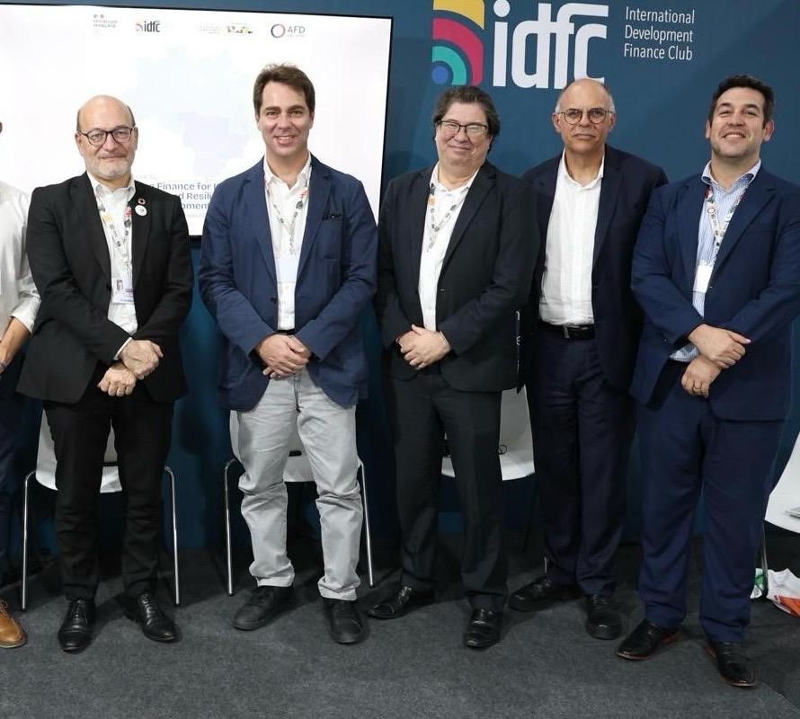 Rémy Rioux, diretor-Geral do Grupo AFD; Sergio Gusmão Suchodolski, CEO re.capital, correspondente especial FICS, Policy advisor CPI; Aldemir Freire, diretor de Planejamento do BNB, Dominique Hautbergue, Diretor regional da AFD; e Paulo Simplício, chefe de projetos na AFD.